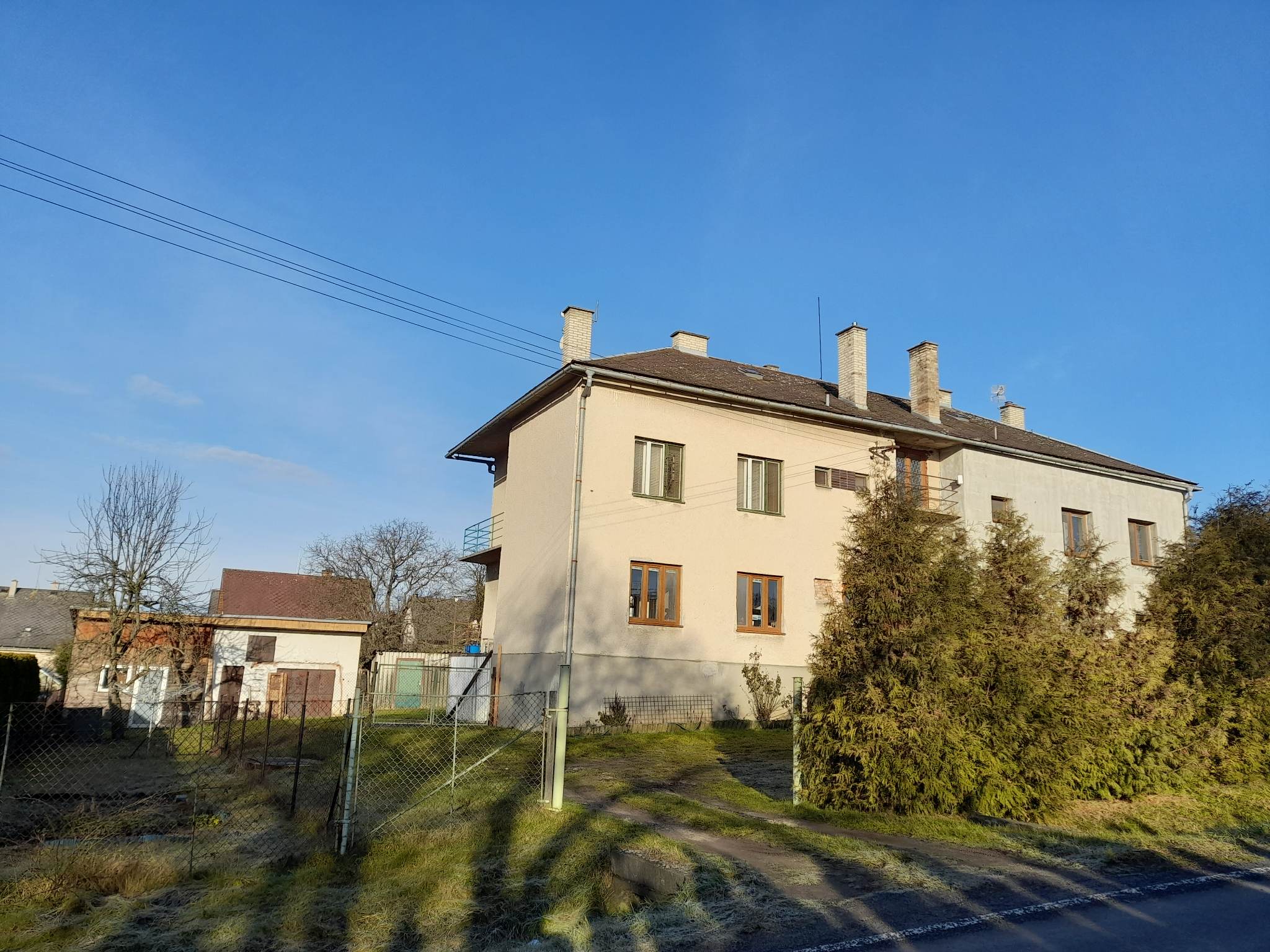 Byt 3+1 s pozemkem, dílnou a garáží